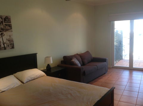 Waterside Canal Dreams - Accommodation Main Beach 21