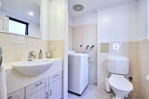 Fremantle Townhouse Unit 6 - Accommodation Main Beach 3