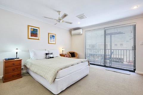 Fremantle Townhouse Unit 6 - Accommodation Main Beach 8