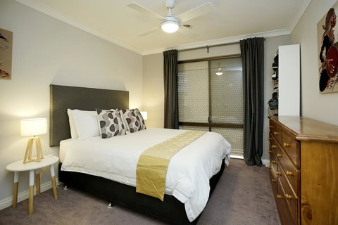 Marcus Villa Booragoon - Accommodation Main Beach 1