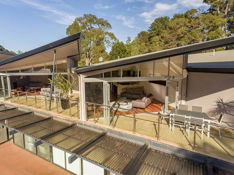 Central Avenue Apartments - Accommodation Main Beach 5
