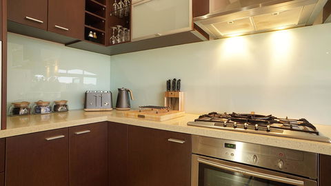 Central Avenue Apartments - Accommodation Main Beach 8