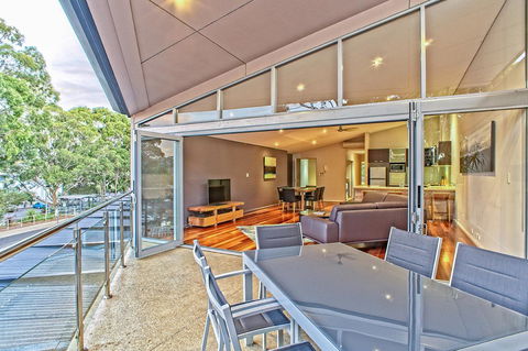 Central Avenue Apartments - Accommodation Main Beach 18