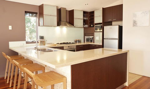 Central Avenue Apartments - Accommodation Main Beach 7