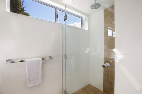 Central Avenue Apartments - Accommodation Main Beach 11
