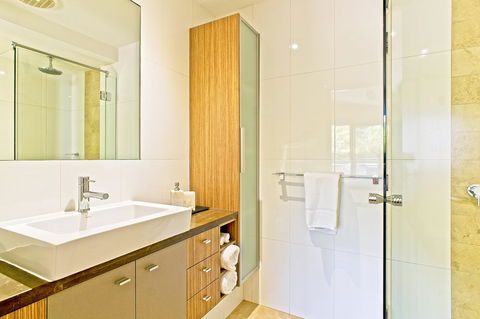 Central Avenue Apartments - Accommodation Main Beach 10