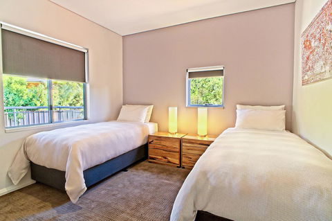 Central Avenue Apartments - Accommodation Main Beach 12