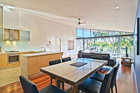 Central Avenue Apartments - Accommodation Main Beach 15