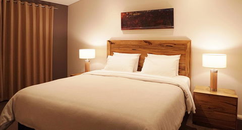 Central Avenue Apartments - Accommodation Main Beach 9