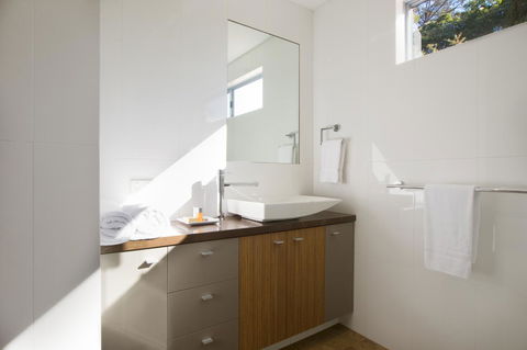Central Avenue Apartments - Accommodation Main Beach 17