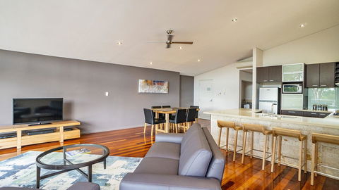 Central Avenue Apartments - Accommodation Main Beach 14