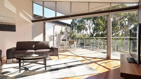 Central Avenue Apartments - Accommodation Main Beach 3