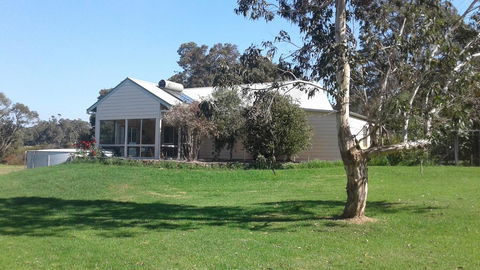 Abbivale Farm Cottage - Accommodation Main Beach 2
