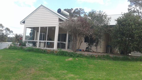 Abbivale Farm Cottage - Accommodation Main Beach 9