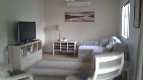 Abbivale Farm Cottage - Accommodation Main Beach 13