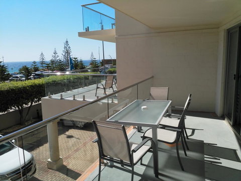 Salty Kiss - Accommodation Main Beach 15