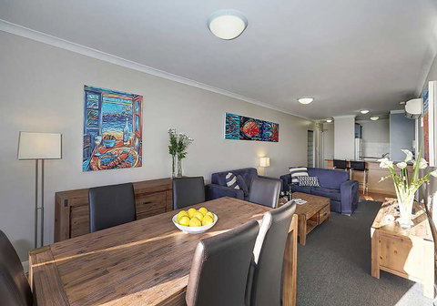 Salty Kiss - Accommodation Main Beach 5