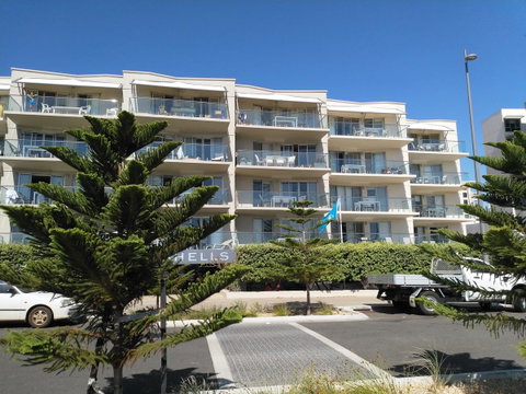 Salty Kiss - Accommodation Main Beach 1