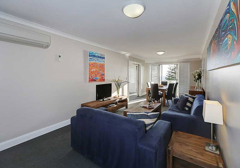 Salty Kiss - Accommodation Main Beach 4
