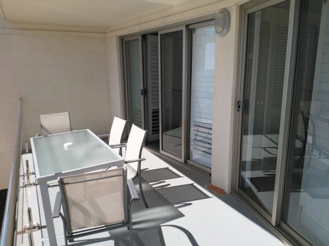 Salty Kiss - Accommodation Main Beach 14
