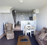 Oceanside 8 - Accommodation Main Beach