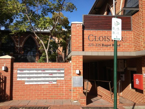 Cloisters - Accommodation Main Beach 19