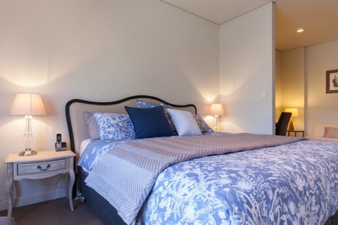 Cloisters - Accommodation Main Beach 9