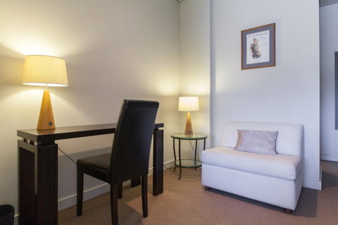 Cloisters - Accommodation Main Beach 14