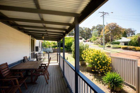 Yvonnes Rest Holiday Home - Accommodation Main Beach 1