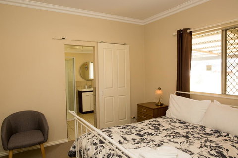 Yvonnes Rest Holiday Home - Accommodation Main Beach 3