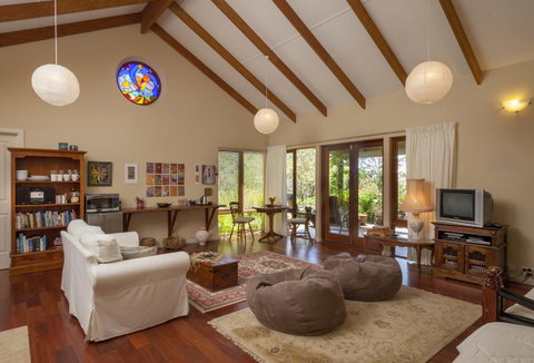 Innisfree Mountain Retreat - Accommodation Main Beach 2