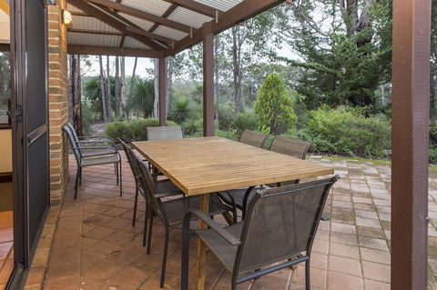 A Hidden Bush Delight - Accommodation Main Beach 12