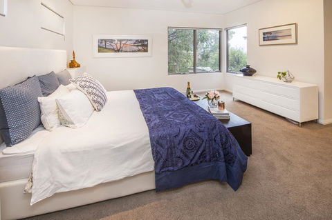 Calm Waters - Accommodation Main Beach 24