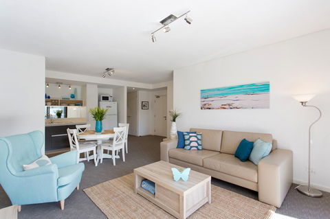 Beachside Living - South Fremantle - Accommodation Main Beach 0
