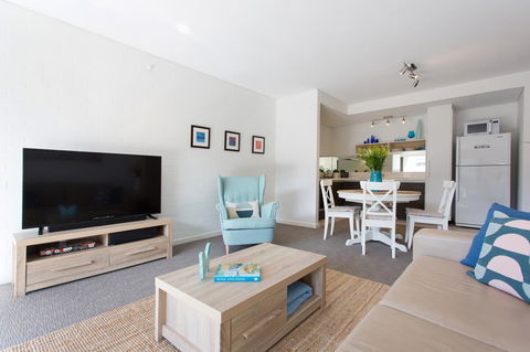 Beachside Living - South Fremantle - Accommodation Main Beach 1