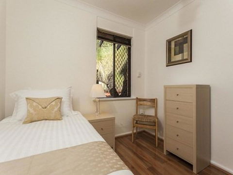 Attadale Excutive Villa - Accommodation Main Beach 8
