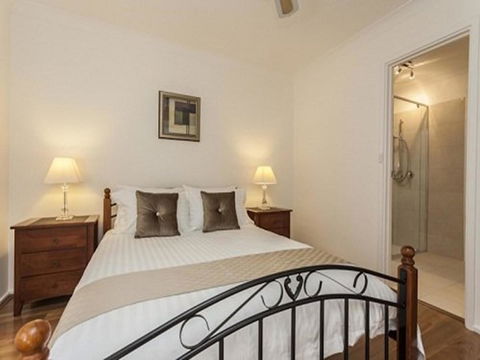 Attadale Excutive Villa - Accommodation Main Beach 13