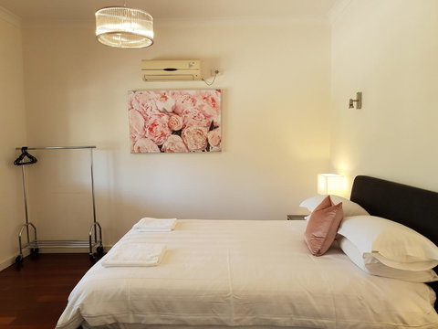 Leisurely Manor - Spacious Three Bedroom Home In Fremantle - Accommodation Main Beach 1