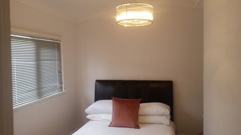 Leisurely Manor - Spacious Three Bedroom Home In Fremantle - Accommodation Main Beach 7