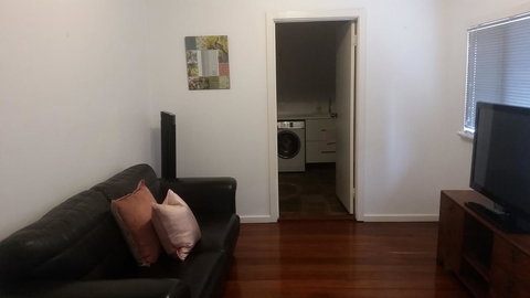 Leisurely Manor - Spacious Three Bedroom Home In Fremantle - Accommodation Main Beach 11
