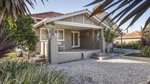 Leisurely Manor - Spacious Three Bedroom Home In Fremantle - Accommodation Main Beach 16