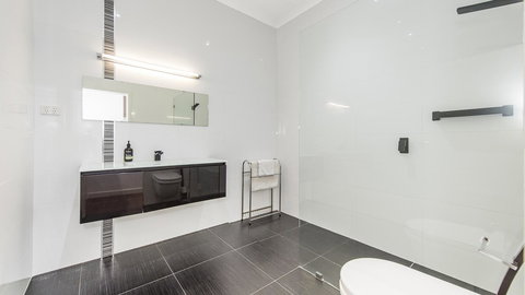 Leisurely Manor - Spacious Three Bedroom Home In Fremantle - Accommodation Main Beach 8