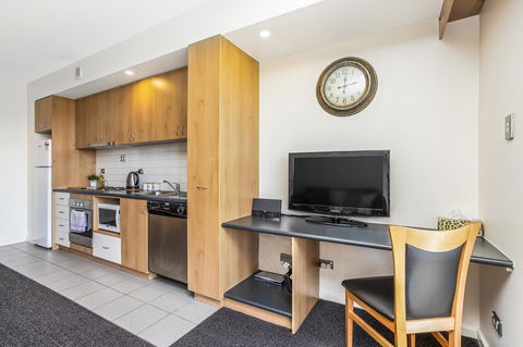 508 Stupendous Sunsets & Views Pool Gym Parking - Accommodation Main Beach 21