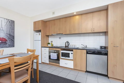 508 Stupendous Sunsets & Views Pool Gym Parking - Accommodation Main Beach 43