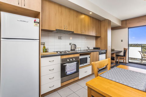 508 Stupendous Sunsets & Views Pool Gym Parking - Accommodation Main Beach 19