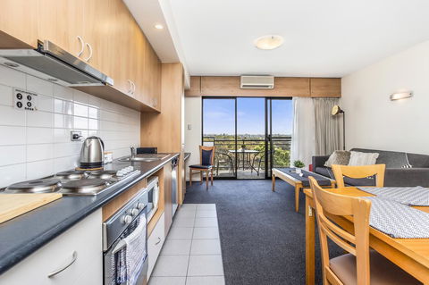 508 Stupendous Sunsets & Views Pool Gym Parking - Accommodation Main Beach 12