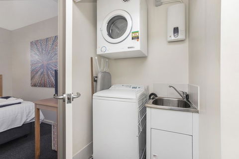 508 Stupendous Sunsets & Views Pool Gym Parking - Accommodation Main Beach 24