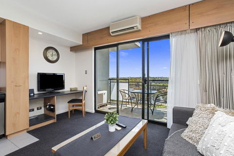 508 Stupendous Sunsets & Views Pool Gym Parking - Accommodation Main Beach 5