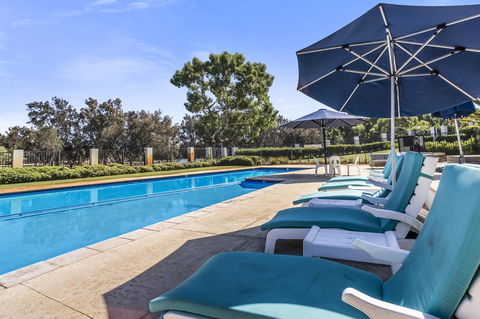 508 Stupendous Sunsets & Views Pool Gym Parking - Accommodation Main Beach 29