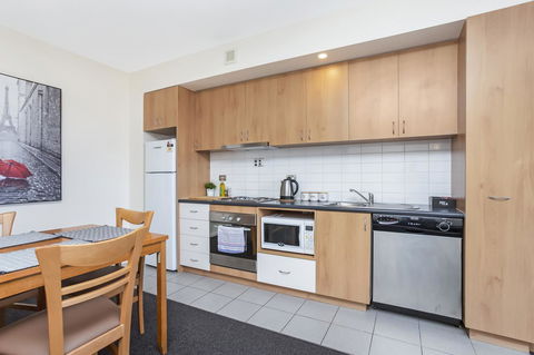 508 Stupendous Sunsets & Views Pool Gym Parking - Accommodation Main Beach 17